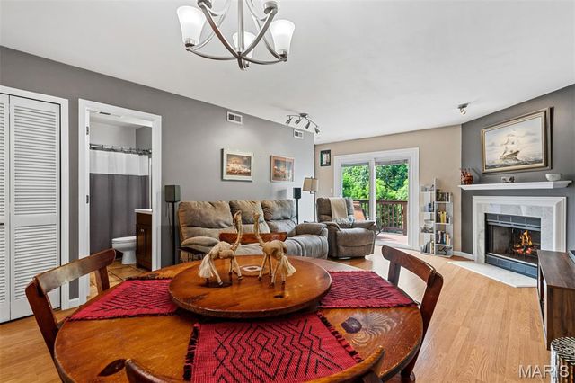 605 Pine Ridge Trails Court B, Ballwin, MO 63021