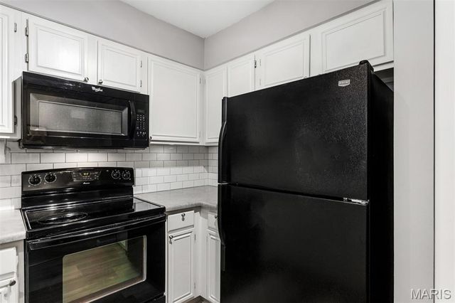 605 Pine Ridge Trails Court B, Ballwin, MO 63021