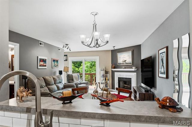 605 Pine Ridge Trails Court B, Ballwin, MO 63021