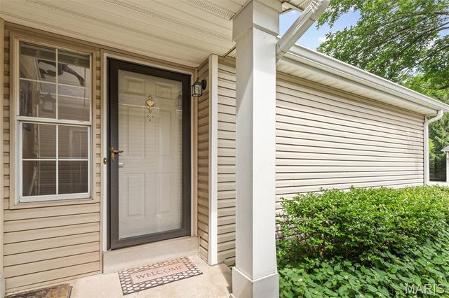 605 Pine Ridge Trails Court B, Ballwin, MO 63021