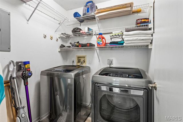 605 Pine Ridge Trails Court B, Ballwin, MO 63021