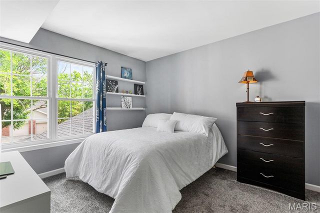 605 Pine Ridge Trails Court B, Ballwin, MO 63021