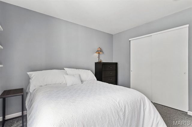 605 Pine Ridge Trails Court B, Ballwin, MO 63021