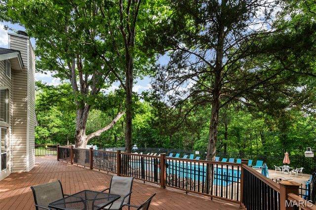 605 Pine Ridge Trails Court B, Ballwin, MO 63021