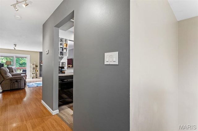605 Pine Ridge Trails Court B, Ballwin, MO 63021