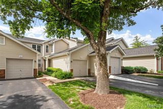 605 Pine Ridge Trails Court B, Ballwin, MO 63021