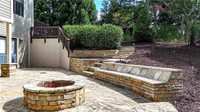 303 Trappers Bluff, Waleska, GA 30183