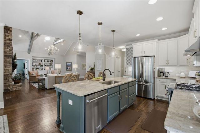 303 Trappers Bluff, Waleska, GA 30183
