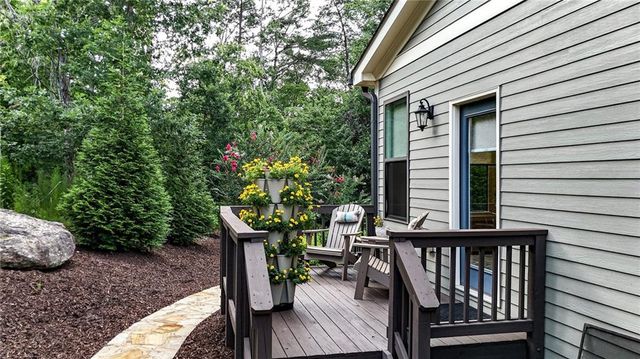303 Trappers Bluff, Waleska, GA 30183