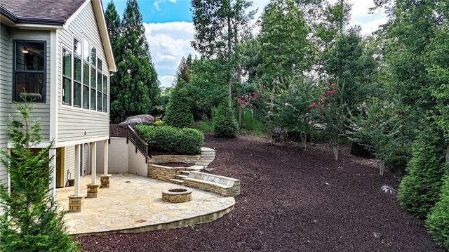 303 Trappers Bluff, Waleska, GA 30183