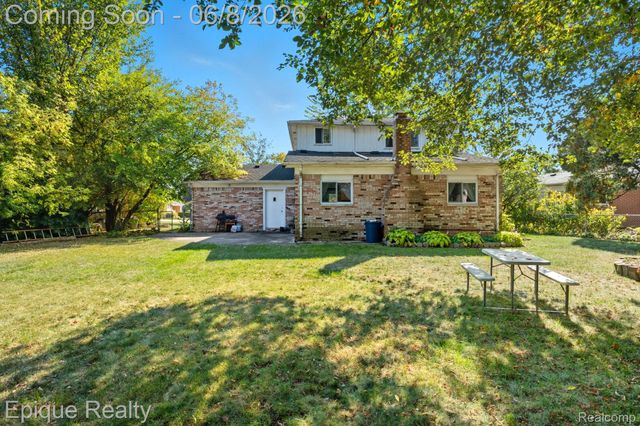 2263 Camilla Drive, Troy, MI 48083