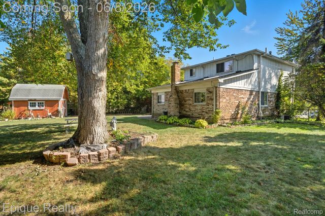 2263 Camilla Drive, Troy, MI 48083