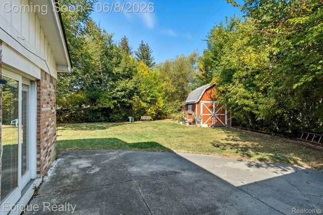 2263 Camilla Drive, Troy, MI 48083