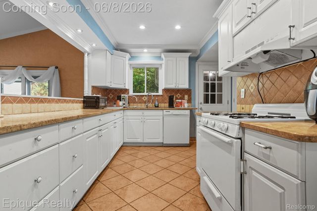 2263 Camilla Drive, Troy, MI 48083