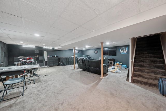 29717 Hanover Avenue, Westland, MI 48186