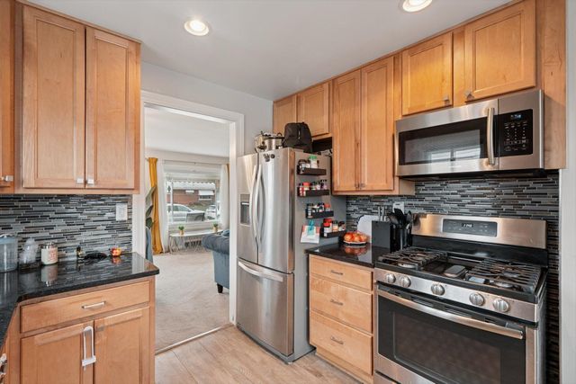 29717 Hanover Avenue, Westland, MI 48186