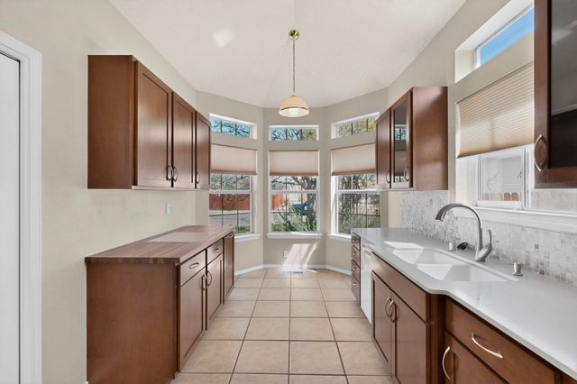 6605 Mesa Mariposa Place NW, Albuquerque, NM 87120