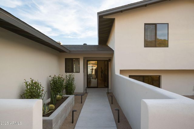 2225 E Belmont Avenue, Phoenix, AZ 85020