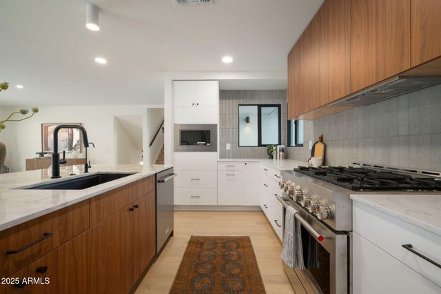 2225 E Belmont Avenue, Phoenix, AZ 85020