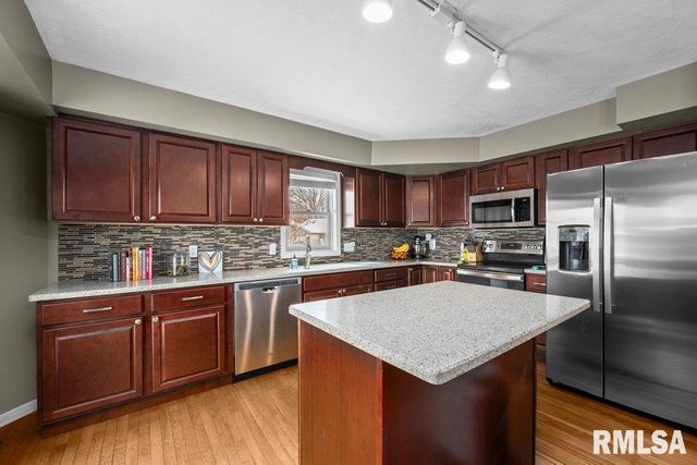 4545 ASPEN HILLS Circle, Bettendorf, IA 52722