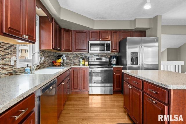 4545 ASPEN HILLS Circle, Bettendorf, IA 52722