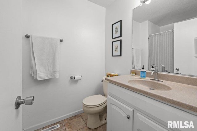 4545 ASPEN HILLS Circle, Bettendorf, IA 52722