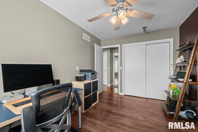 4545 ASPEN HILLS Circle, Bettendorf, IA 52722