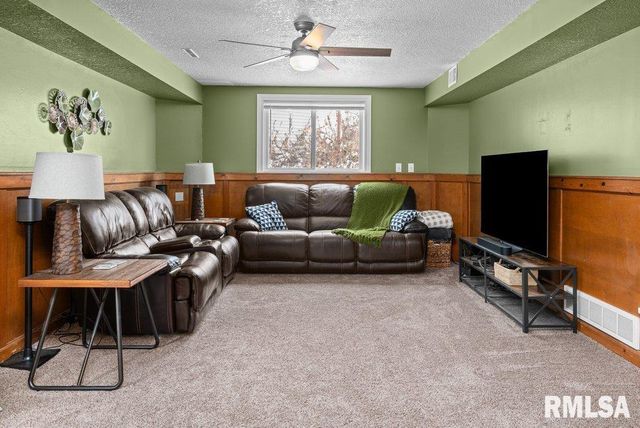 4545 ASPEN HILLS Circle, Bettendorf, IA 52722