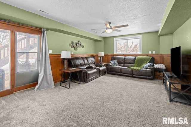 4545 ASPEN HILLS Circle, Bettendorf, IA 52722