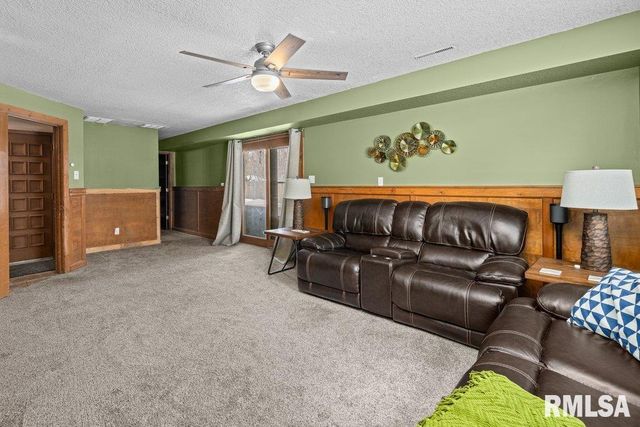 4545 ASPEN HILLS Circle, Bettendorf, IA 52722