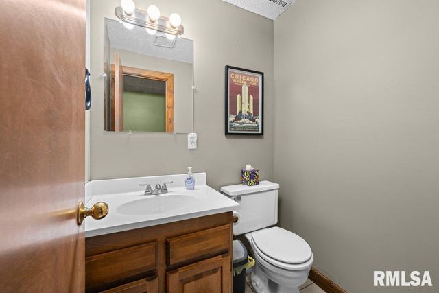 4545 ASPEN HILLS Circle, Bettendorf, IA 52722