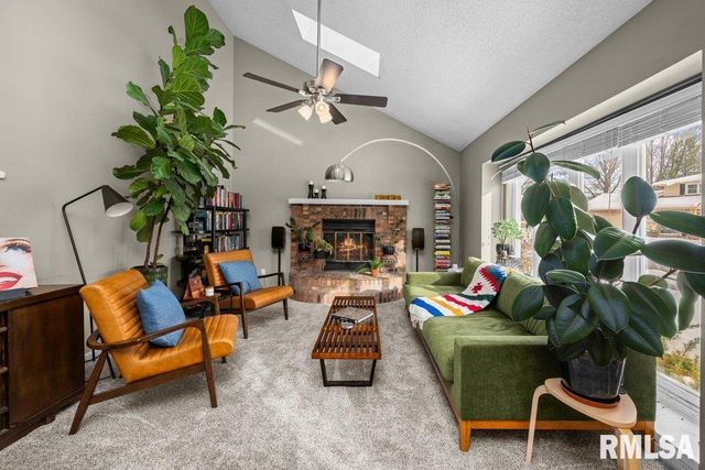 4545 ASPEN HILLS Circle, Bettendorf, IA 52722