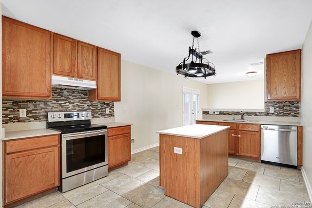 9656 SHOREBIRD LN, San Antonio, TX 78245