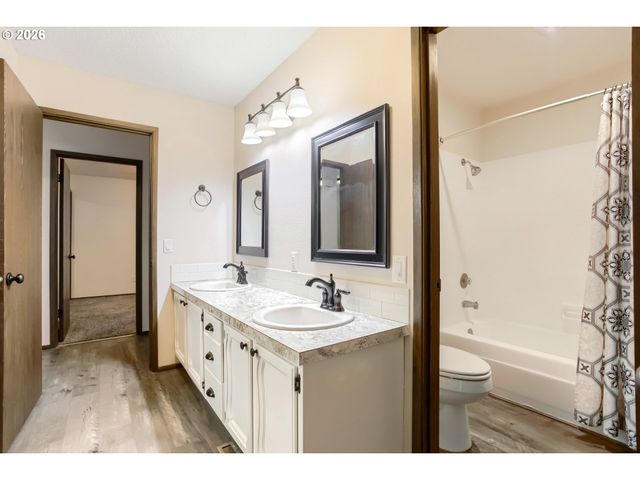 13603 Ne REGENTS Dr, Vancouver, WA 98684