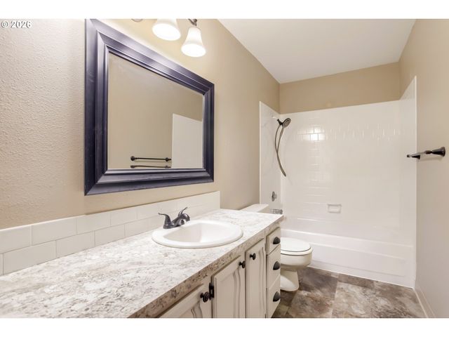 13603 Ne REGENTS Dr, Vancouver, WA 98684