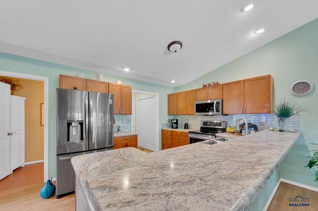 6808 CAMBRIDGE CT, Summerset, SD 57718