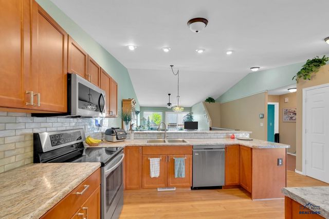 6808 CAMBRIDGE CT, Summerset, SD 57718
