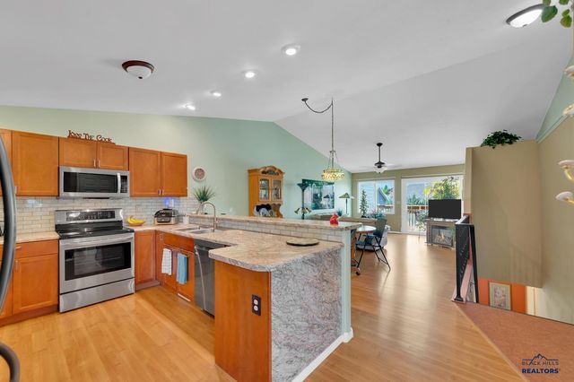 6808 CAMBRIDGE CT, Summerset, SD 57718