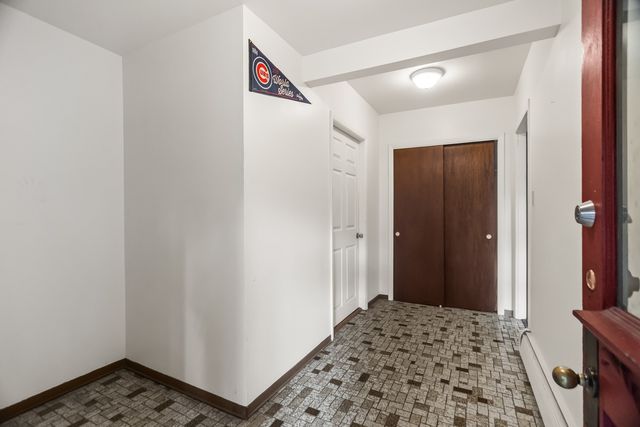 4028 W Waveland Avenue, Chicago, IL 60641