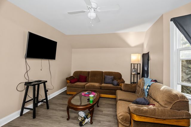 4028 W Waveland Avenue, Chicago, IL 60641