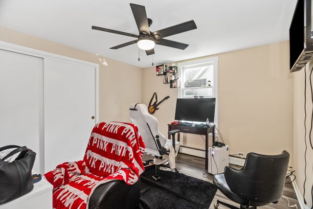 4028 W Waveland Avenue, Chicago, IL 60641