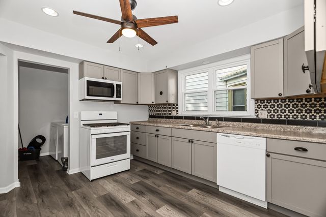 4028 W Waveland Avenue, Chicago, IL 60641