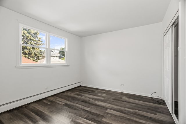 4028 W Waveland Avenue, Chicago, IL 60641