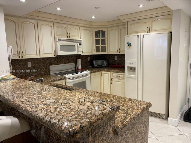 2555 Collins Ave 704, Miami Beach, FL 33140