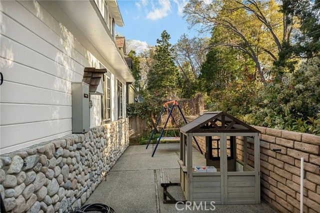 230 Hemlock Drive, Lake Arrowhead, CA 92352