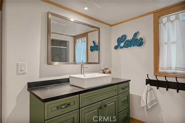 230 Hemlock Drive, Lake Arrowhead, CA 92352