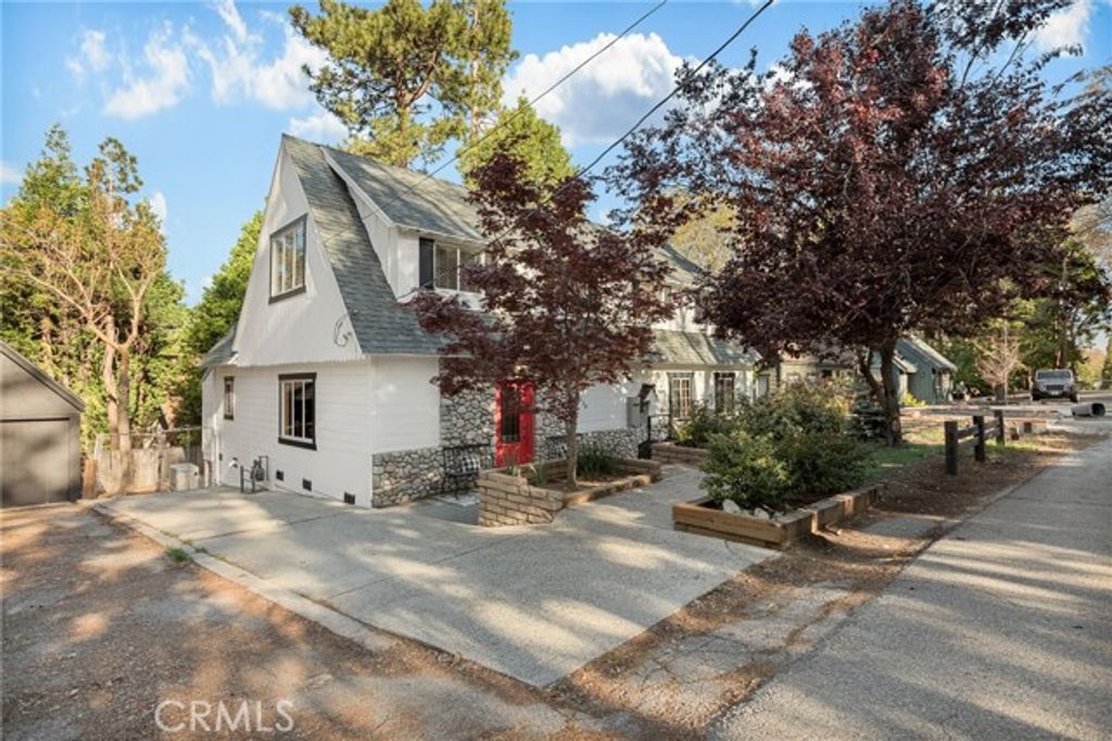 230 Hemlock Drive, Lake Arrowhead, CA 92352