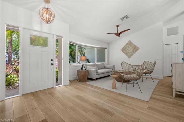 2476 River Reach DR, Naples, FL 34104