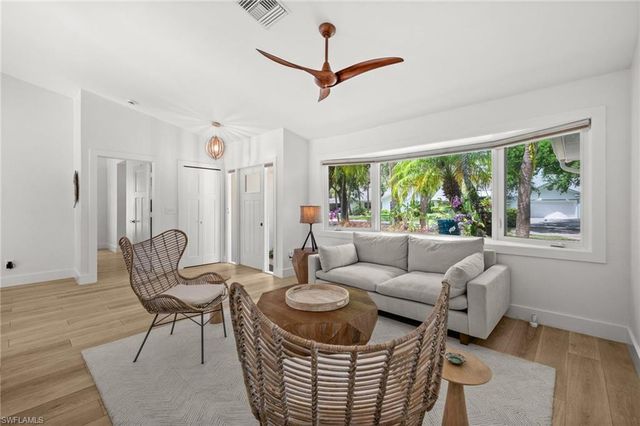 2476 River Reach DR, Naples, FL 34104