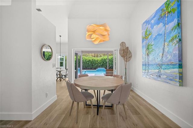 2476 River Reach DR, Naples, FL 34104